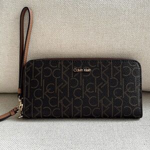 NWOT Authentic Calvin Klein wristlet/wallet